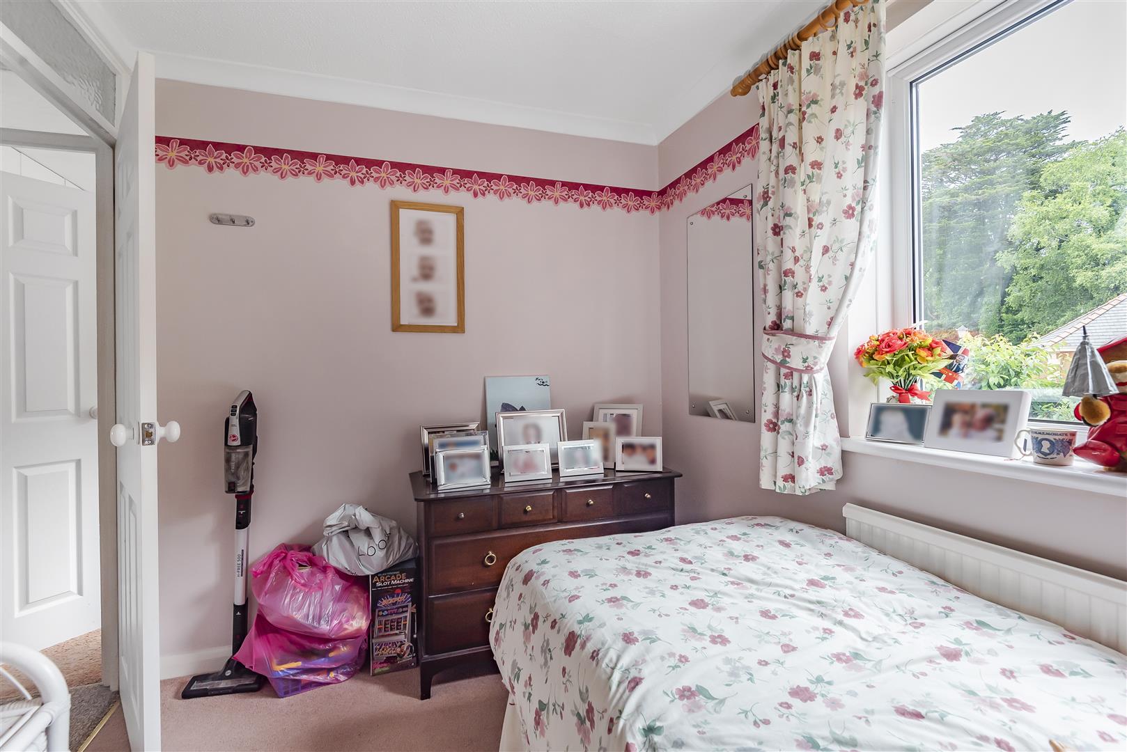 Usk Place, Parc gwernfadog, Morriston, Swansea, SA6 6RE